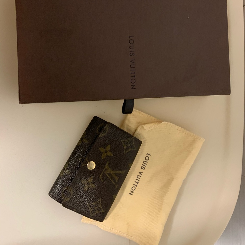 Louis Vuitton 6 key holder monogram